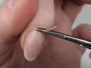 russian-manicure-cuticle-scissors-removal.webp